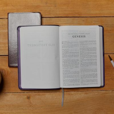 KJV, Thinline Bible, Large Print, Leathersoft, Burgundy, Thumb Indexed, Red Letter, Comfort Print: Holy Bible, King James Version Imitation Leather – Import